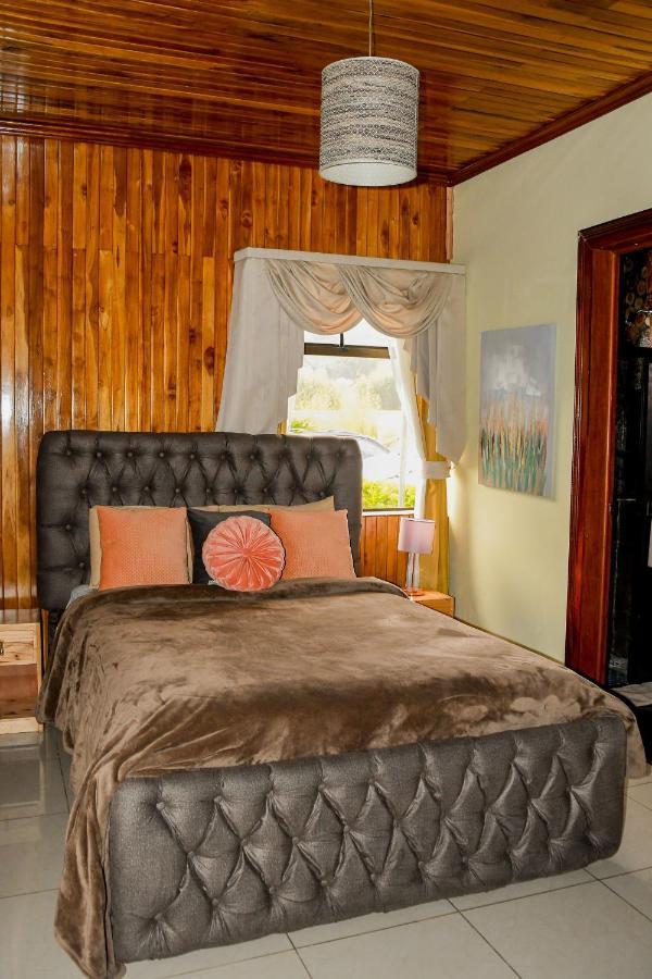 Poas Paradise Bed and Breakfast Poasito Buitenkant foto
