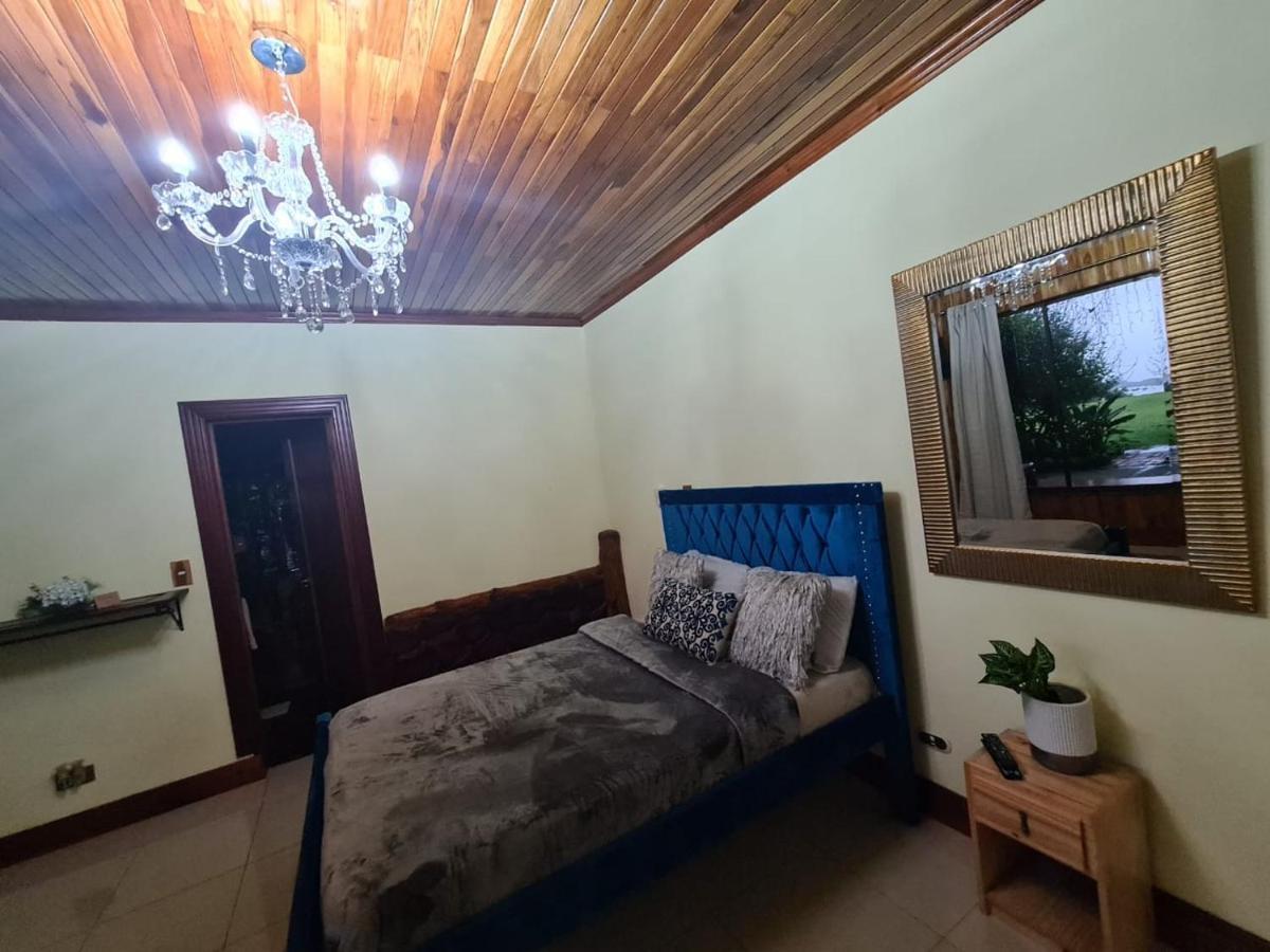 Poas Paradise Bed and Breakfast Poasito Buitenkant foto
